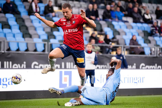 Örgrytes Jonathan Azulay och AFC Eskilstunas York Rafael