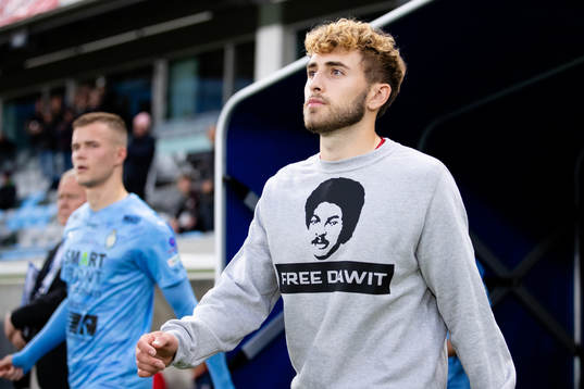 Örgrytes Jack Cooper Love innan fotbollsmatchen i