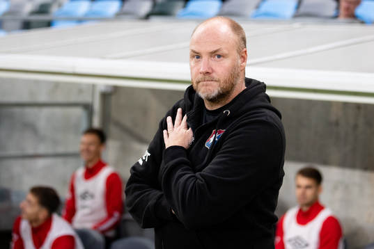 Örgrytes tränare Dane Ivarsson innan fotbollsmatchen i