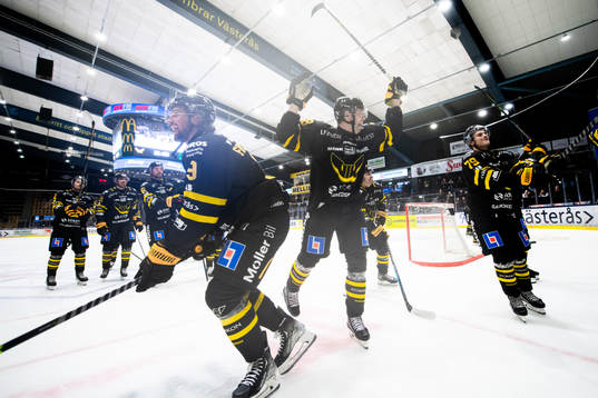 Västerås spelare jublar