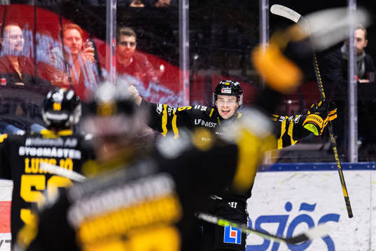 Västerås Filip Karlsson jublar