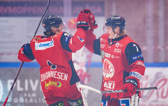 Västerviks Tobias Åhström jublar