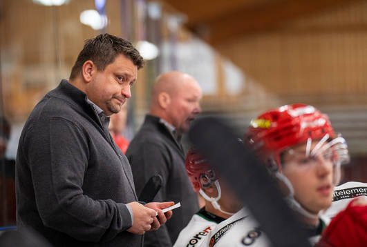 Modos tränare Mattias Karlin