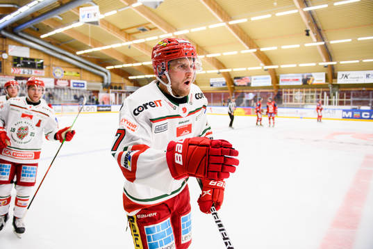 Modos Pontus Näsén jublar