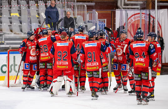 Västerviks spelare jublar