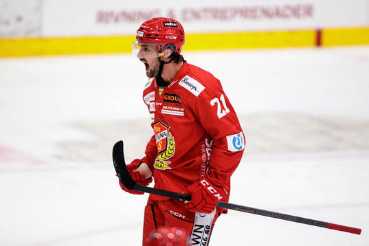 Almtunas Johan Eriksson jublar