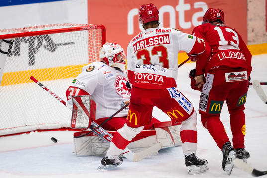 Almtunas Tobias Liljendahl gör 3-2 på Troja-Ljungbys