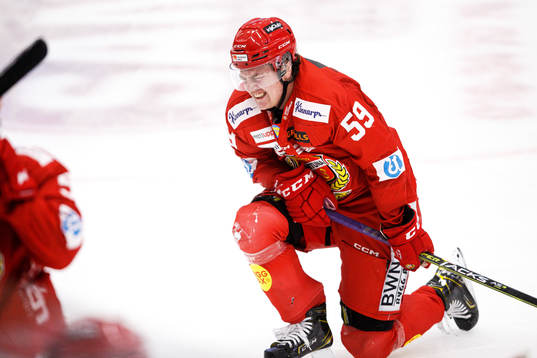 Almtunas Pelle Hedlund har ont