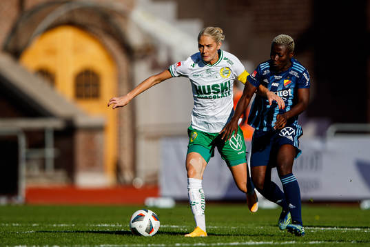 Hammarbys Alice Carlsson och Djurgårdens Elizabeth Addo