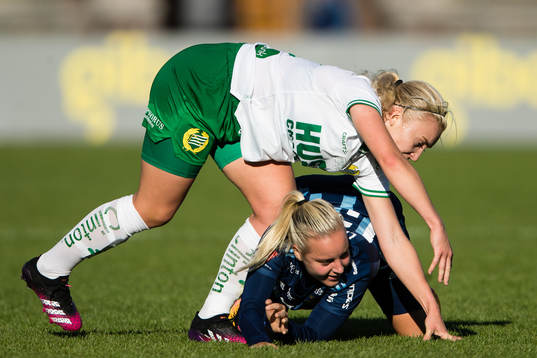 Hammarbys Ellen Gibson och Djurgårdens Fanny Lång