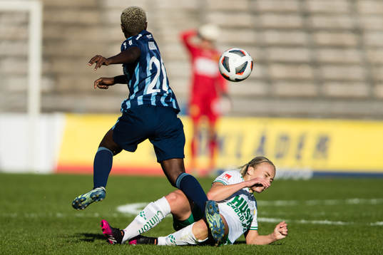 Djurgårdens Elizabeth Addo och Hammarbys Ellen Gibson