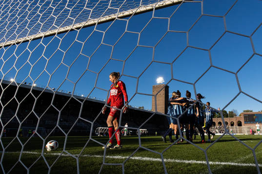 Hammarbys målvakt Anna Tamminen deppar och Djurgårdens