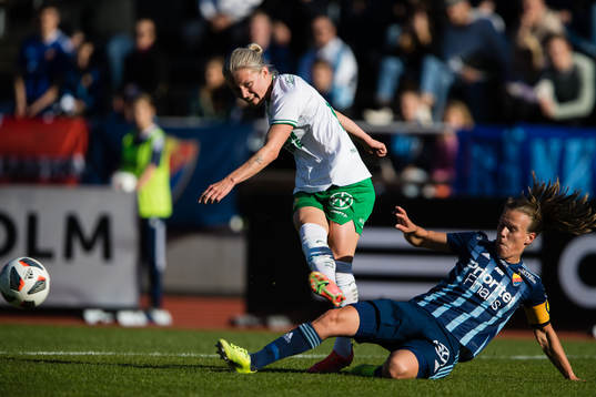 Hammarbys Emilia Larsson och Djurgårdens Michaela van