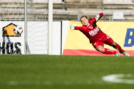 Hammarbys målvakt Anna Tamminen släpper in 1-0