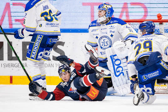 Linköpings Daniel Ljungman och och Leksands målvakt