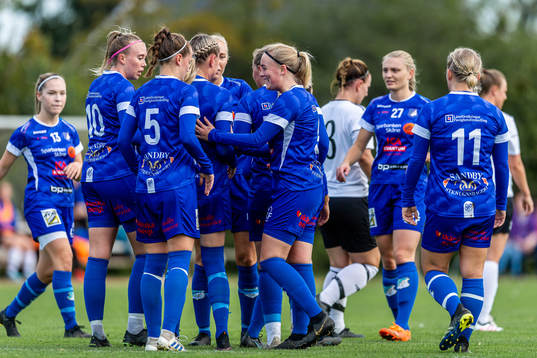 Södra Sandbys spelare jublar
