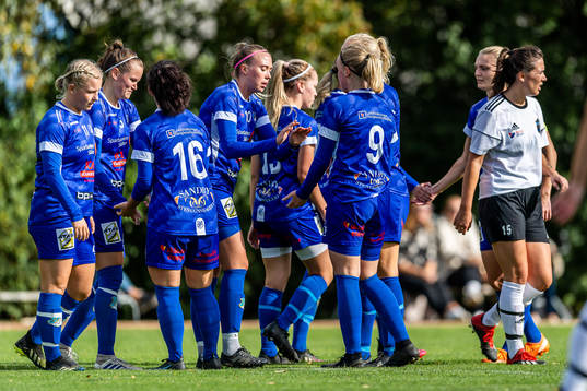 Södra Sandbys spelare jublar