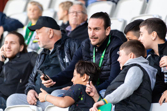 Jönköpings Edin Hamidovic på läktaren