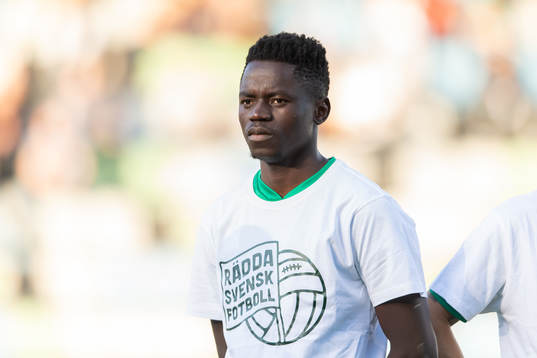 Jönköpings Eric Johana Omondi vid lineup innan