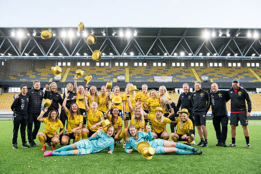 Bläddra bland fler bilder av Fotboll, Dam Division 3 västra, Elfsborg - Wargön