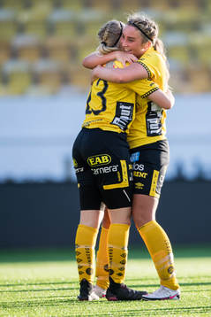 Elfsborgs Evelina Brink jublar med Ebba Johansson