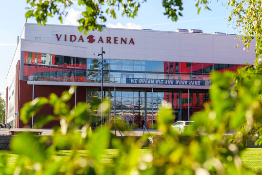 Exteriör vy på Vida arena före ishockeymatchen i SHL