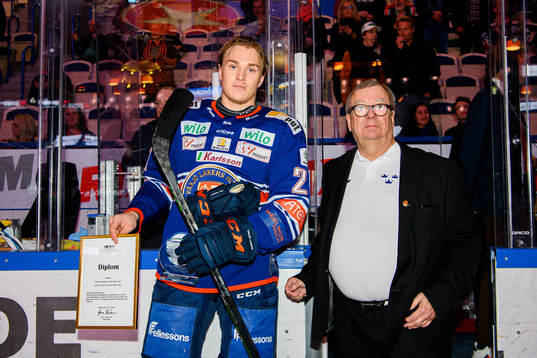 Växjös Pontus Holmberg tilldelas priset för Årets MVP