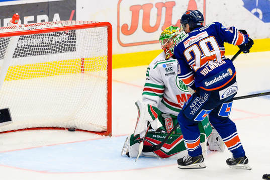 Växjös Pontus Holmberg  gör mål 1-0 bakom Rögles
