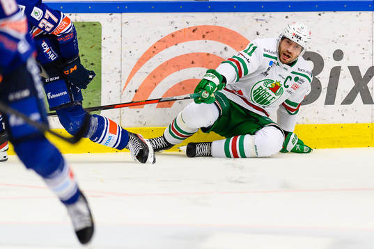 Rögles Mattias Sjögren faller