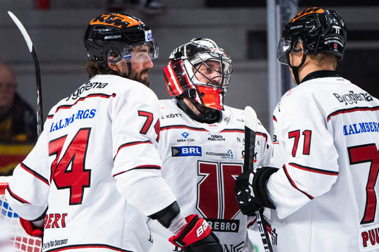 Örebros målvakt Jhonas Enroth jublar