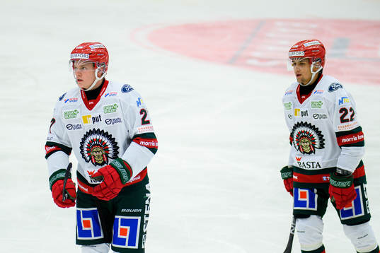 Frölundas Teodor Niederbach och Linus Nässén deppar