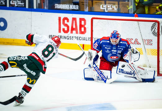 Frölundas Ryan Lasch och Oskarshamns målvakt Joe Cannata