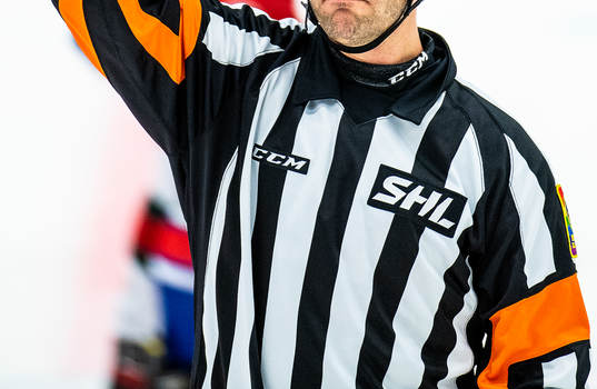 Domartröja med CCM och SHL logotyp på