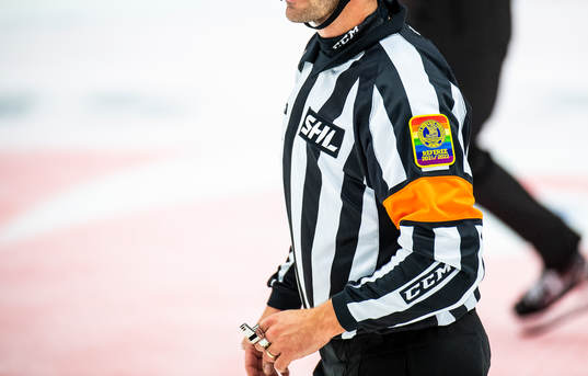 Domartröja med CCM och SHL logotyp på