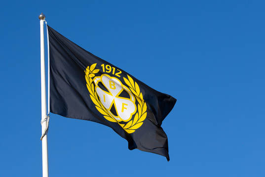 En flagga med Brynäs logga