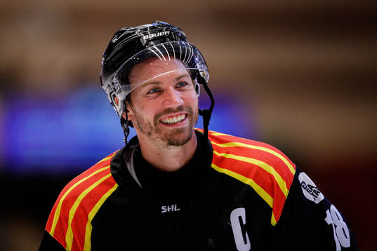 Brynäs Anton Rödin jublar