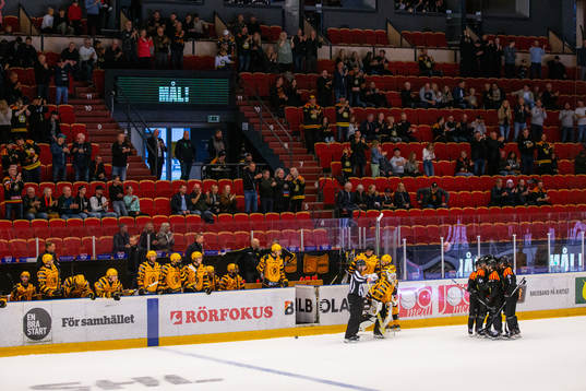 Bynäs spelare jublar