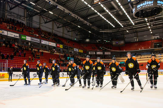 Brynäs spelare jublar