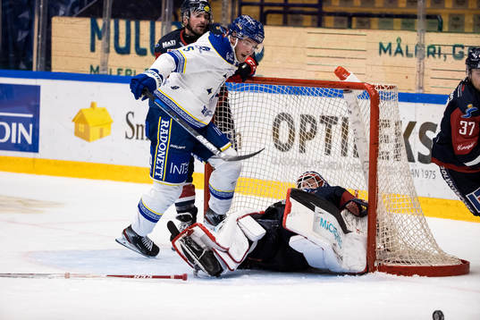 Leksands Calle Själin och Linköpings målvakt Marcus