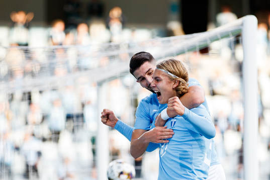 Malmö FFs Antonio Colak och Sebastian Nanasi jublar
