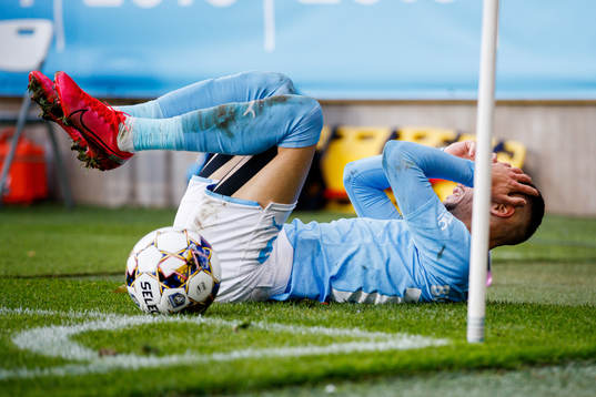 Malmö FFs Veljko Birmancevic har ont