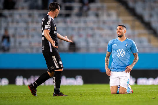 Örebros Nordin Gerzic och Malmö FFs Sergio Pena