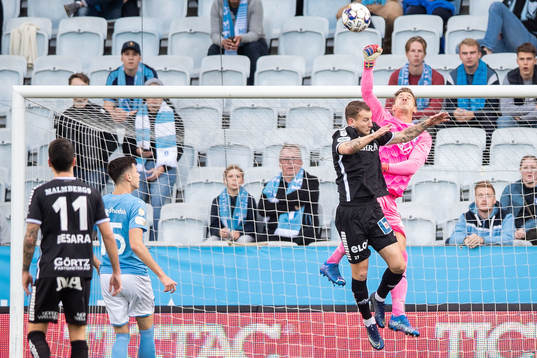 Malmö FFs målvakt Johan Dahlin och Örebros Andreas