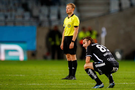 Örebros Kevin Walker deppar