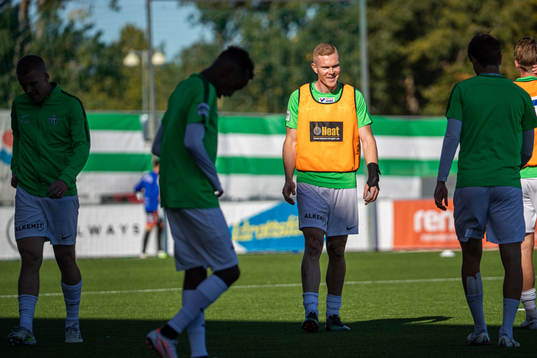 Västerås David Engström innan fotbollsmatchen i