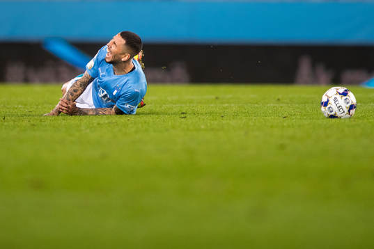 Malmö FFs Sergio Pena har ont