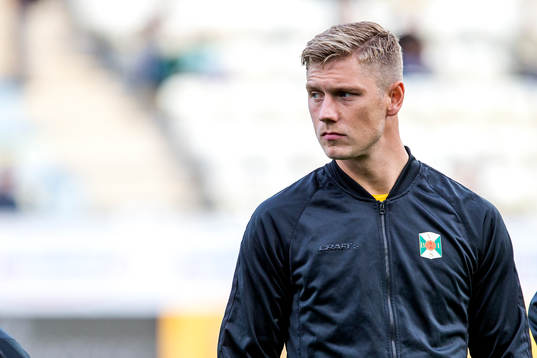 Varbergs målvakt Philip Mårtensson vid uppvärmningen