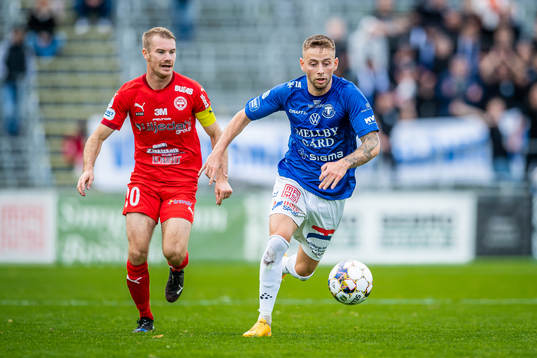 Värnamos Freddy Winsth och Trelleborgs Petar Petrovic