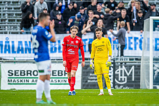 Värnamos Hugo Andersson och målvakt Filip Eriksson