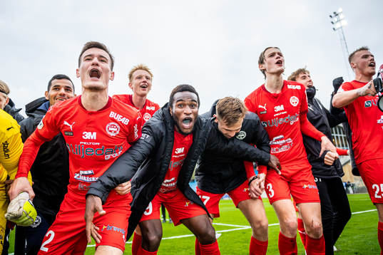 Värnamos spelare jublar